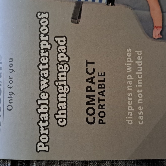 BlueSnail portable waterfroot changing pad. - Picture 4 of 6